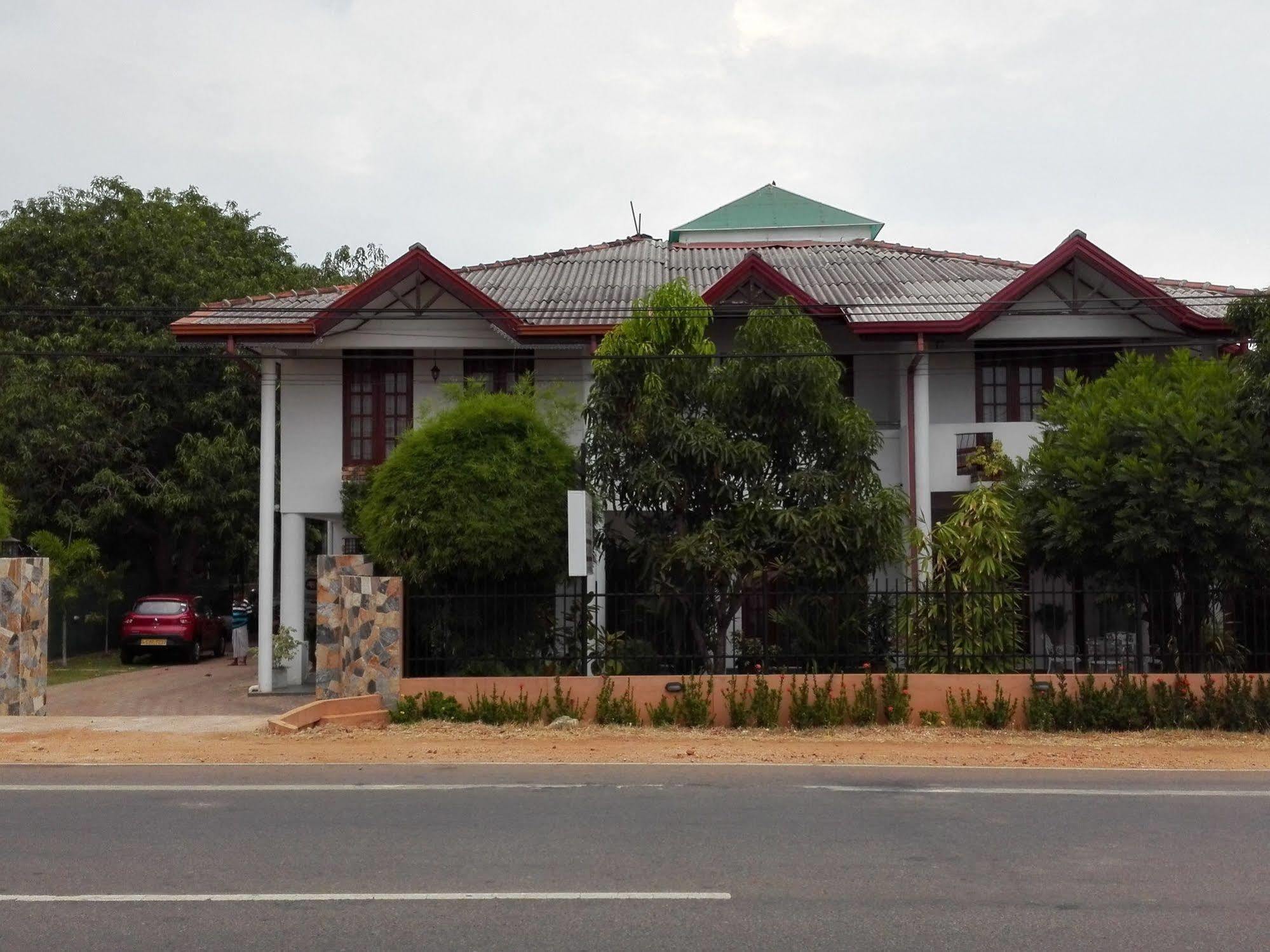 Salubrious Resort Anuradhapura Bagian luar foto